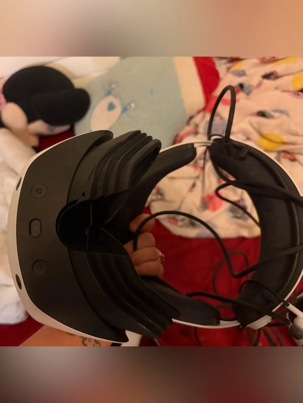 White PC/Console VR Headset with Dual Controllers - Immersive Gaming